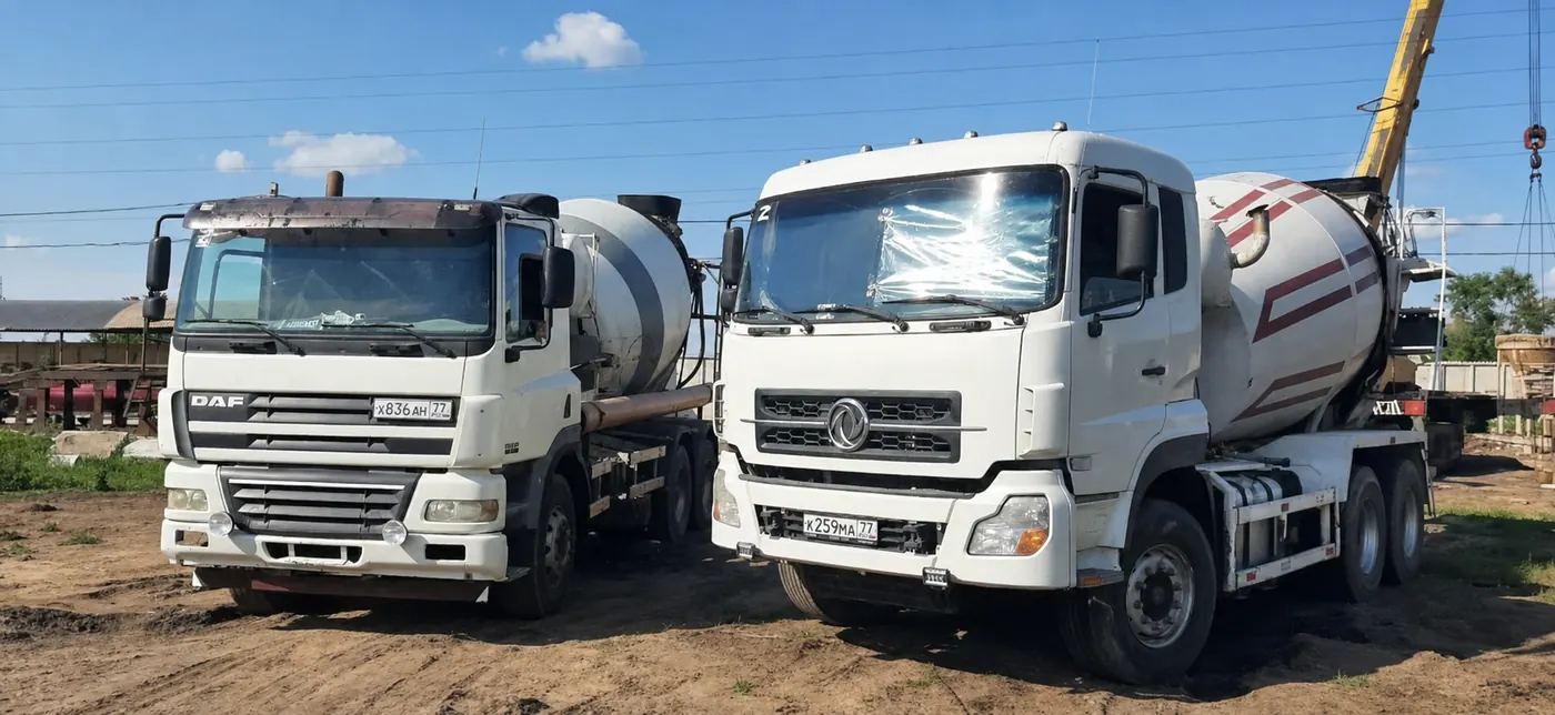 Автобетоносмесители перед выездом на объект